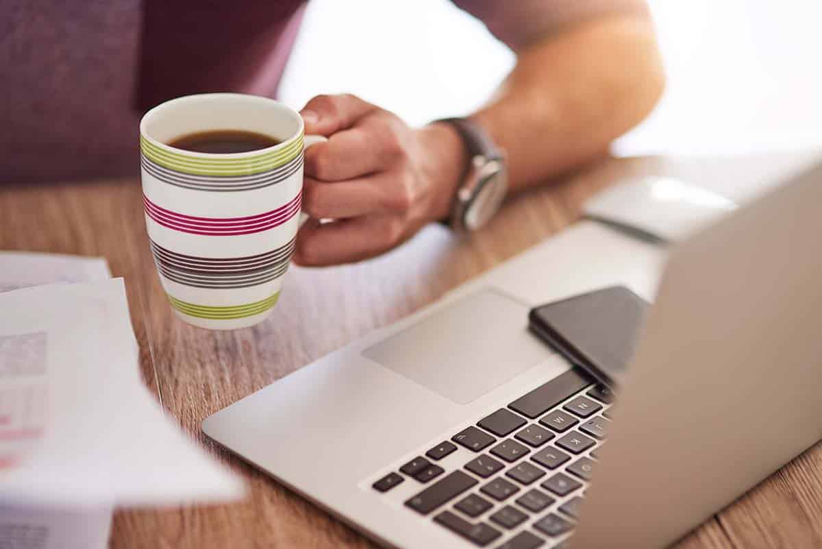 איך לשפר את הפרודוקטיביות היתרונות הבריאותיים של שתיית קפה במשרד