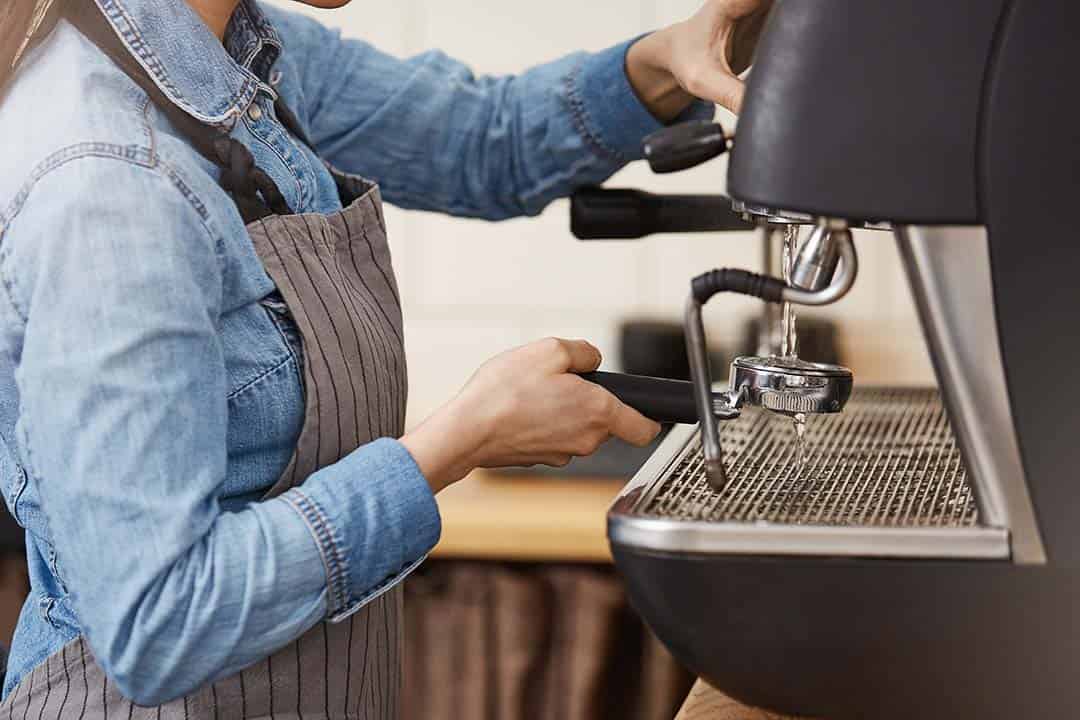 ניקוי מכונות קפה. איך לנקות את מכונת הקפה
